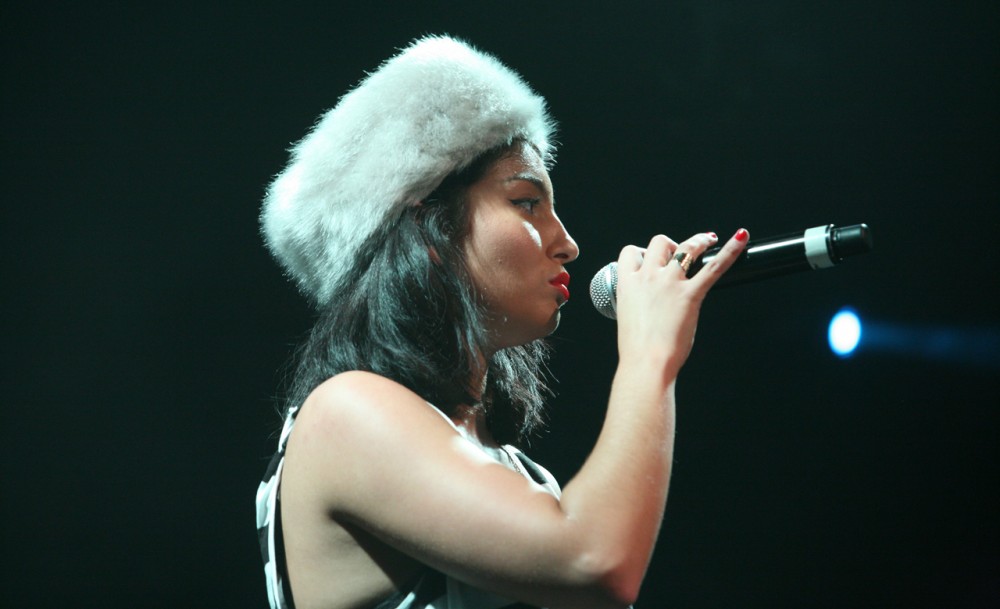 Yasmine at the 02 by Tracy Howl